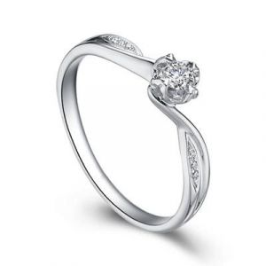Помолвочное кольцо с настоящим бриллиантом для неё