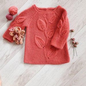 Вязанный свитер для девочки "Нежные листочки"