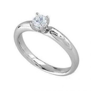 Элегантное помолвочное кольцо с бриллиантом