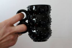 Черная керамическая чашка в 3 ярусы
