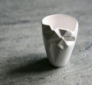 Геометрический керамический стакан