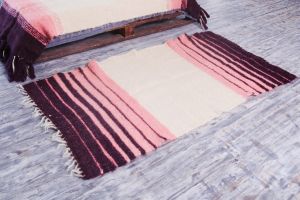Розовый коврик ручной работы