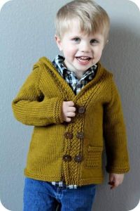 Детский вязаный свитер с капюшоном для мальчика