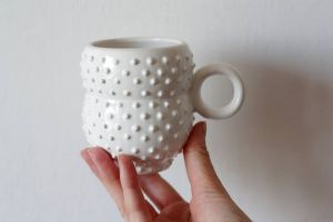 Белая керамическая чашка в 2 яруса