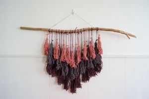 Настенный декор с кисточками