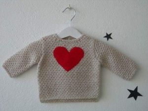 Детский пуловер с сердечком