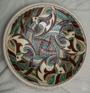 Керамическая декоративная тарелка "Гребешки"