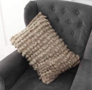 Декоративная шерстяная подушка для дивана
