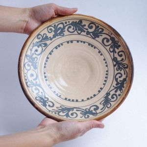 Глиняная тарелка "Черные лозы"