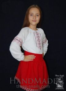 Белая блузка на девочку "Красные штрихи"