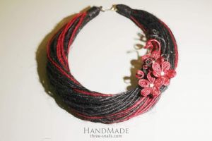 Эко-украшение на шею + брошь с джутовой нити "Розовые цветы"