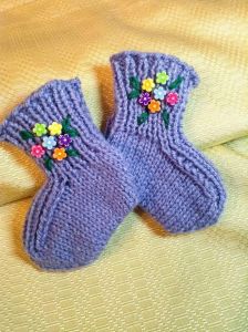 Вязаные детские носки "Цветы"