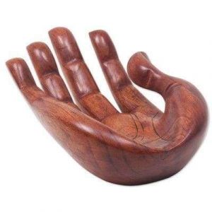 Резная деревянная скульпура "Рука"