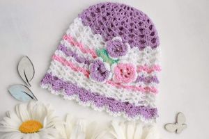 Вязаная шапочка для девочки "Фиолетовый мотив"