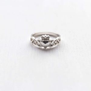 Серебряное кольцо "Кладдахское кольцо"