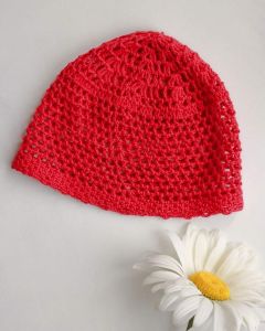 Вязаная шапочка для девочки "Красная шапочка"