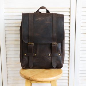 Кожаный рюкзак коричневого цвета