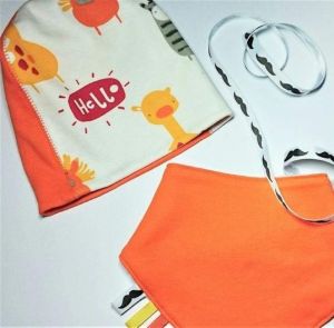 Шапка и нагрудник для малыша "Оранжевое настроение"