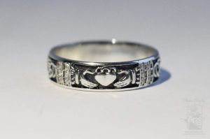 Кладдахское кольцо "Любовь и преданность"