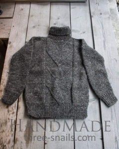 Стильный вязаний свитер из натуральной шерсти "Объятия"