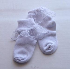 Белые детские носочки с кружевом