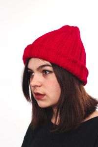 Модная вязаная шапка "Красная шапочка"